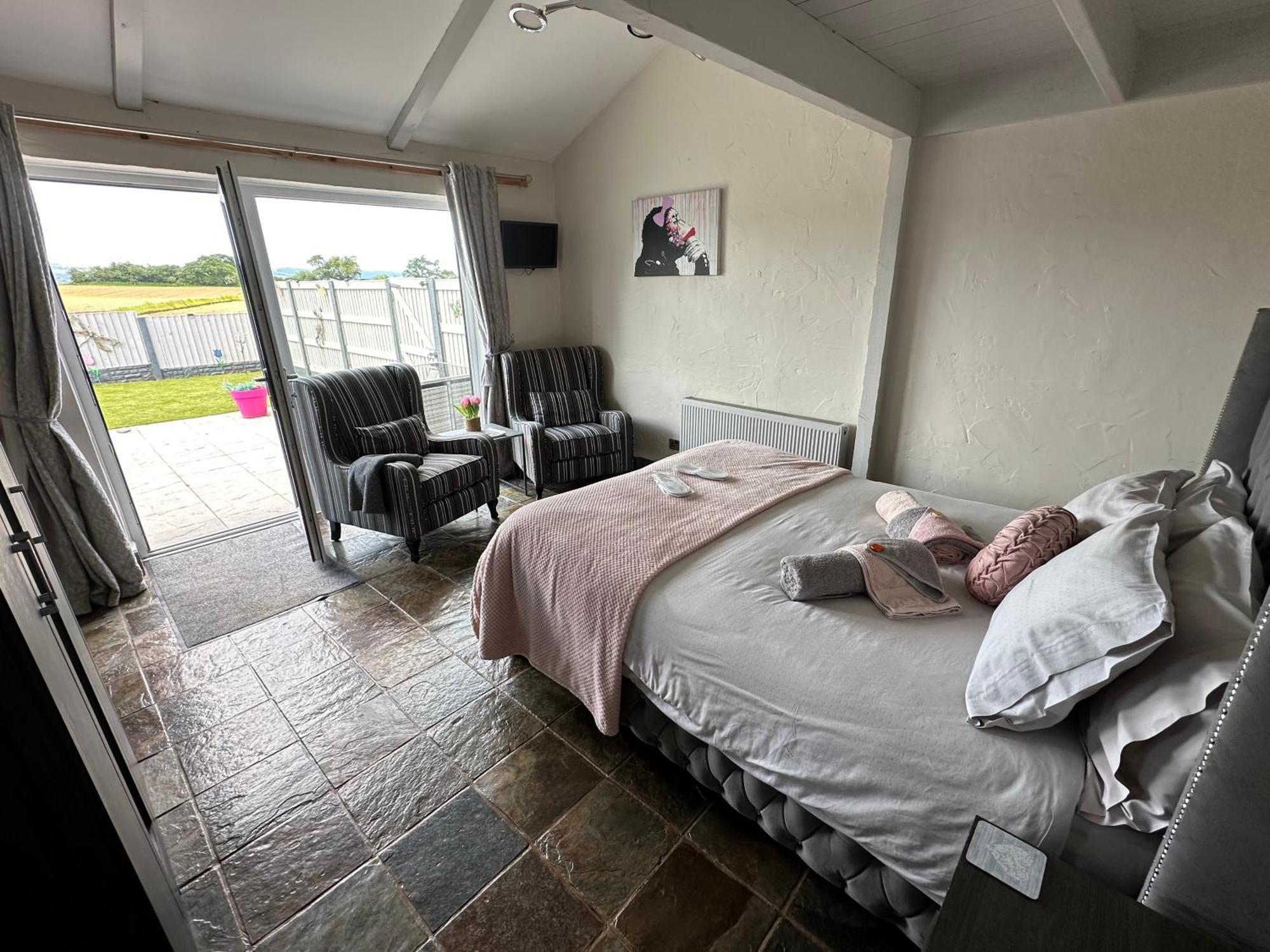 Dwylig Isa Holiday Cottages Rhuddlan Exterior foto